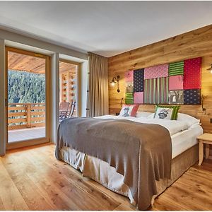 Zimmer mit Kingsize-Bett